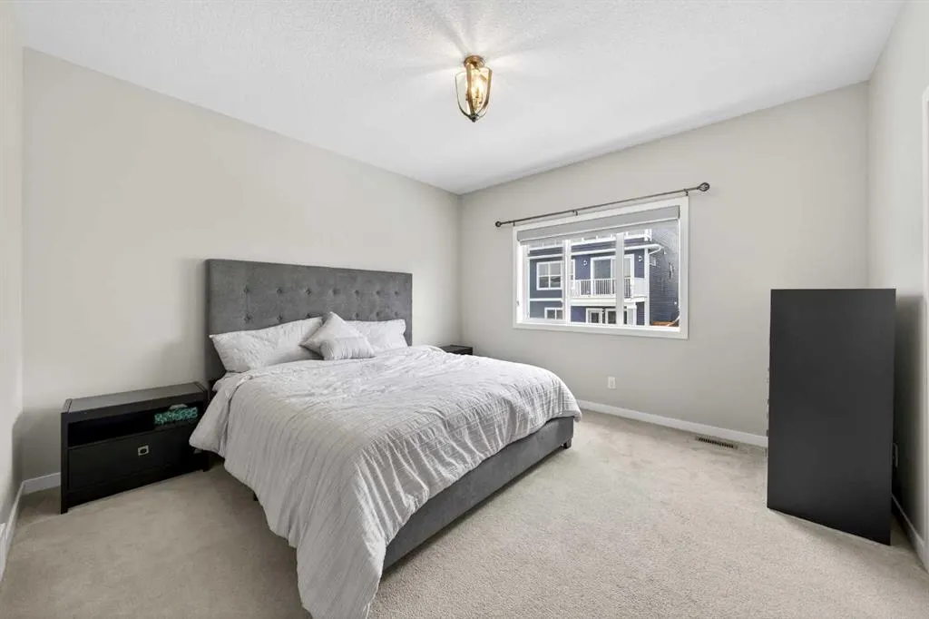 48 Carringvue Street NW