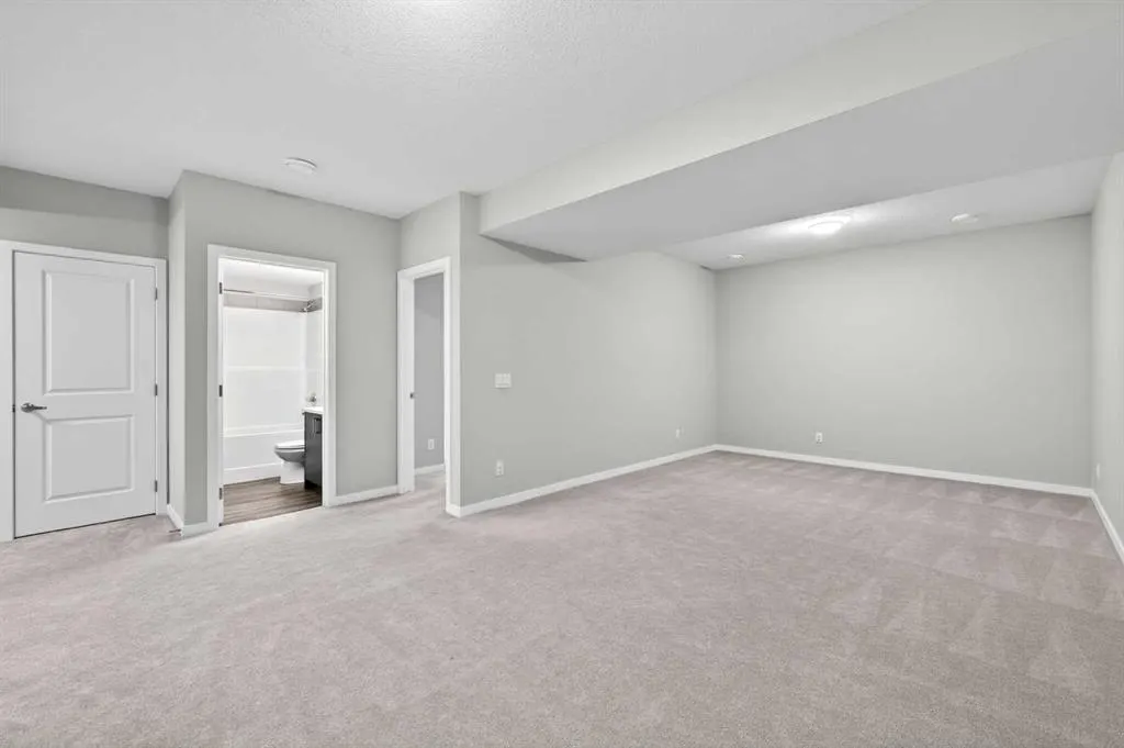 48 Carringvue Street NW