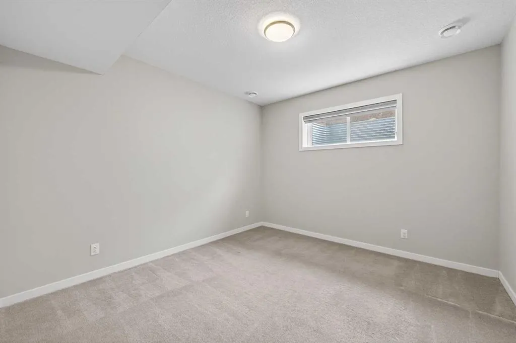 48 Carringvue Street NW