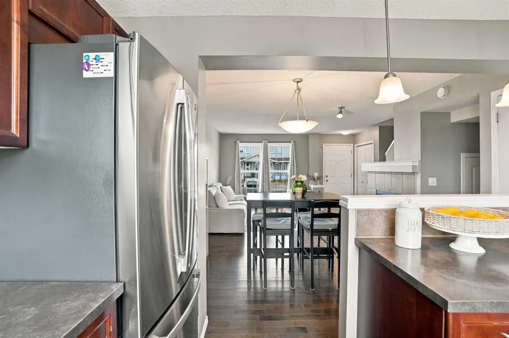 144 Elgin Meadows View SE