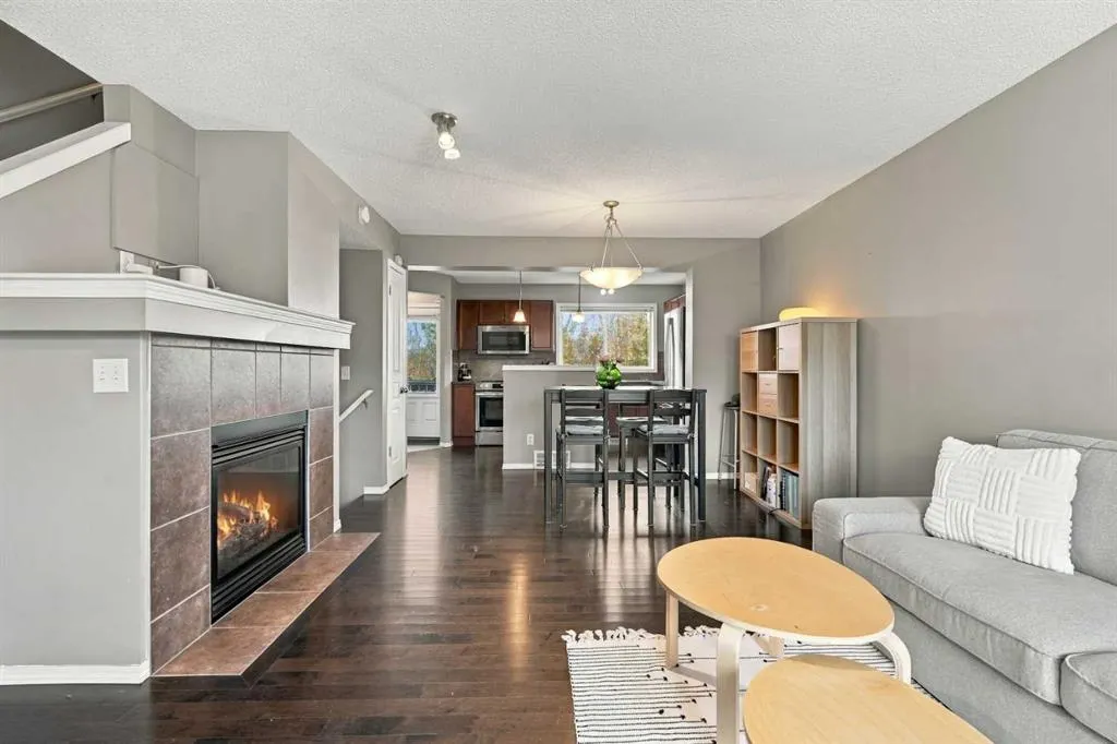144 Elgin Meadows View SE