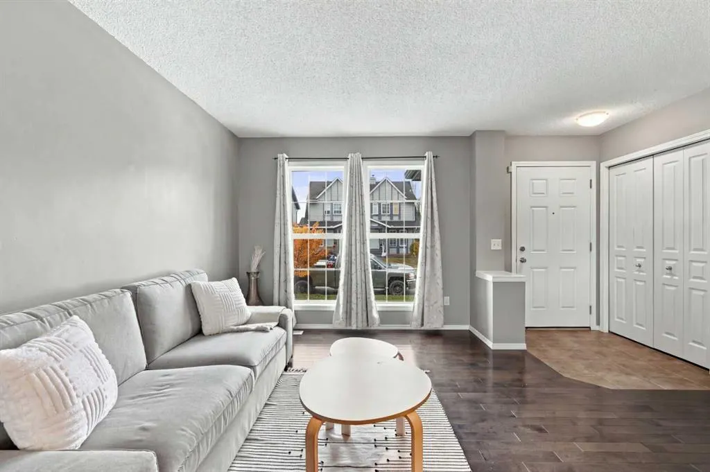 144 Elgin Meadows View SE