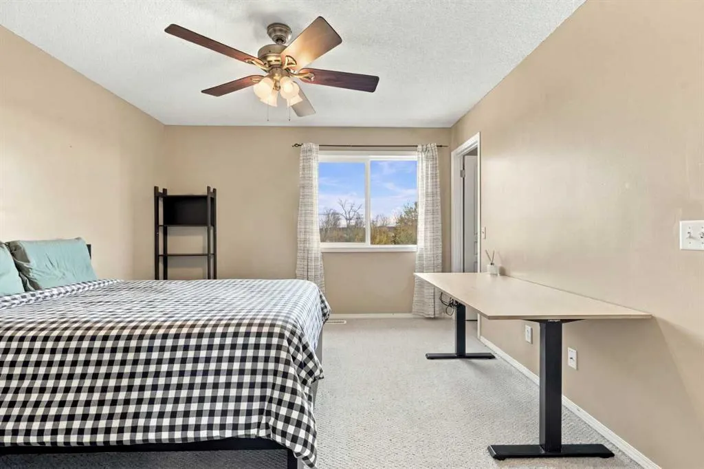 144 Elgin Meadows View SE