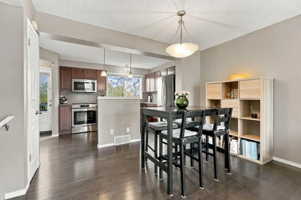 144 Elgin Meadows View SE