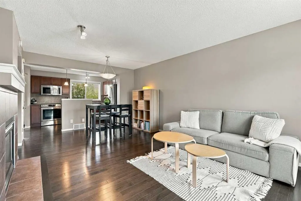 144 Elgin Meadows View SE
