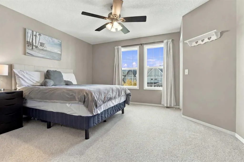 144 Elgin Meadows View SE