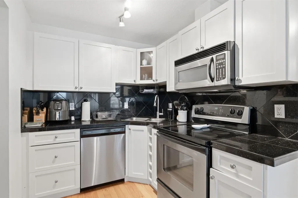 716 3 Avenue NW #305