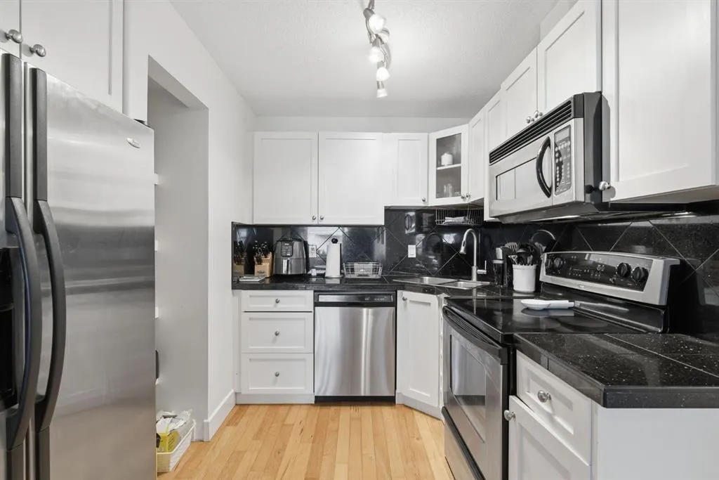 716 3 Avenue NW #305