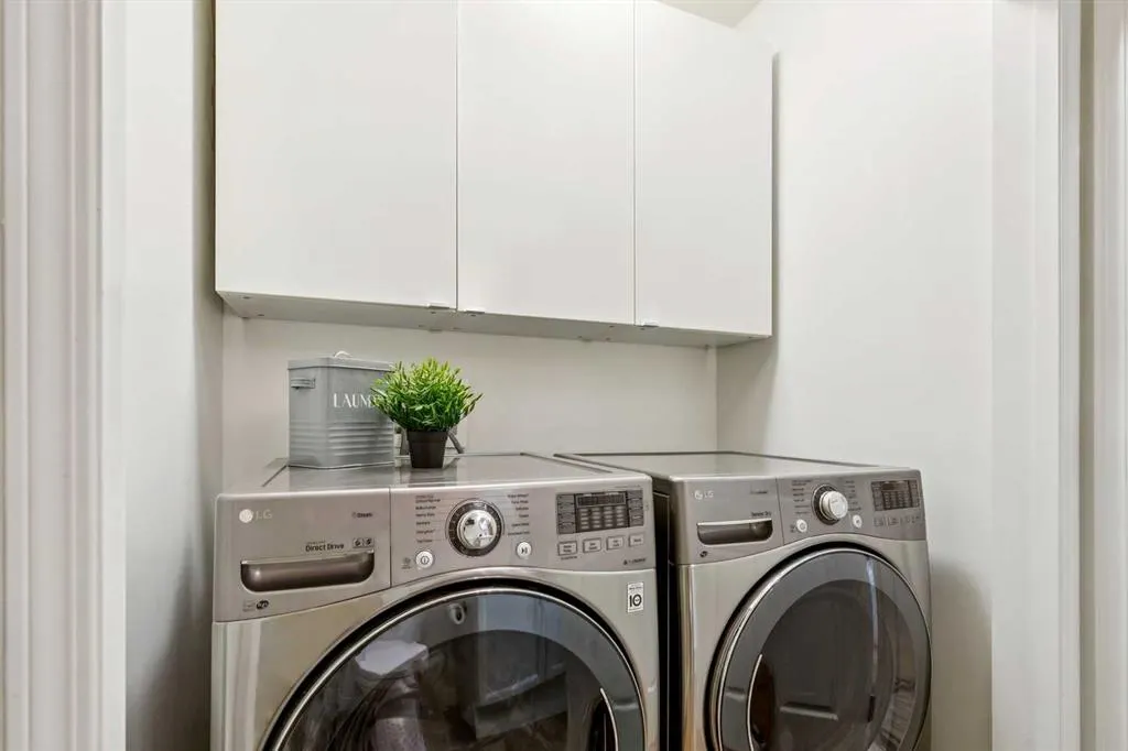 242 Cougar Plateau Mews SW