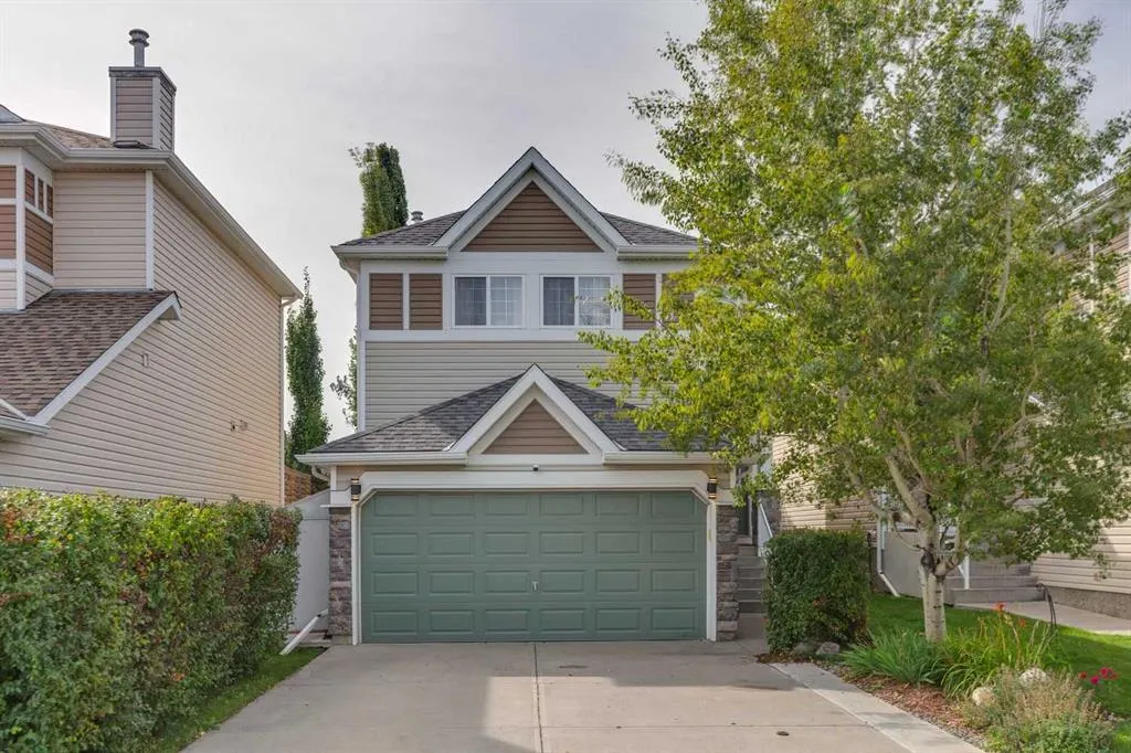 242 Cougar Plateau Mews SW