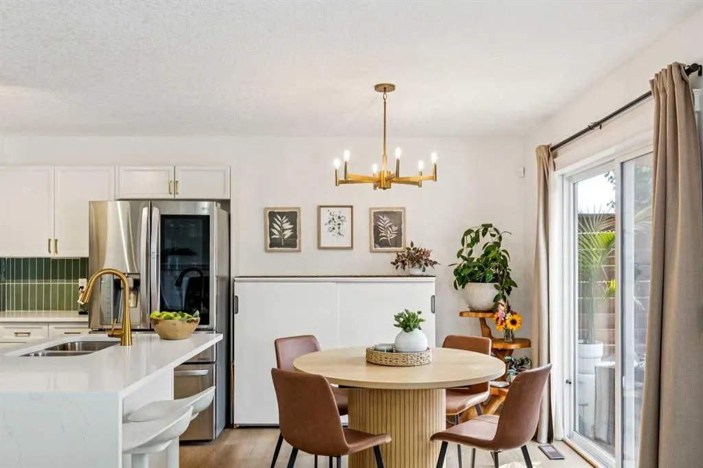 242 Cougar Plateau Mews SW