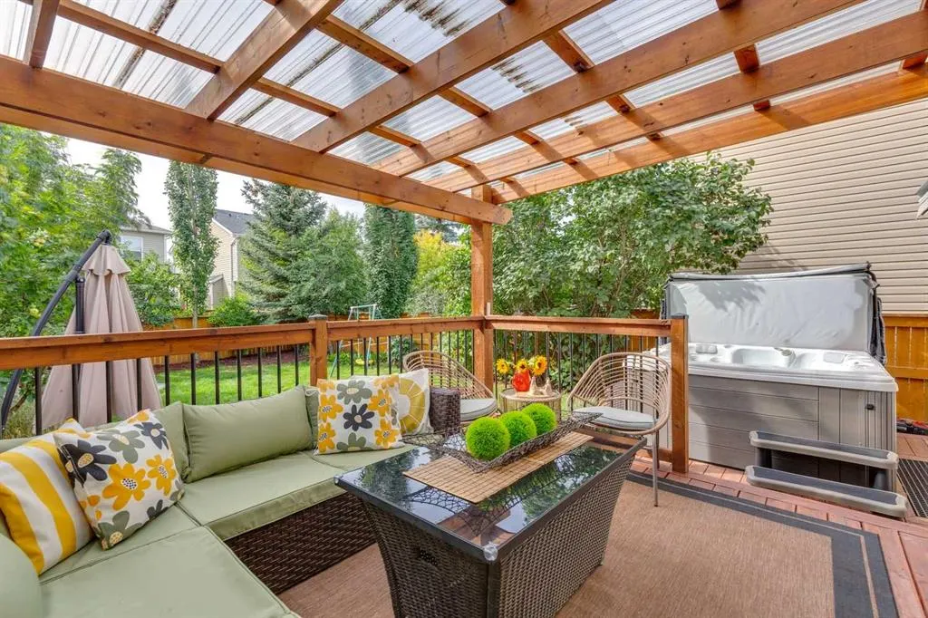 242 Cougar Plateau Mews SW