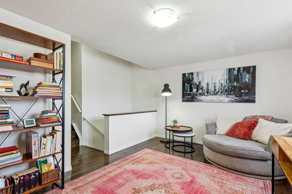 242 Cougar Plateau Mews SW