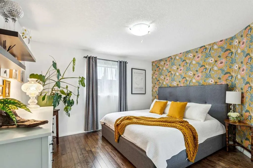 242 Cougar Plateau Mews SW