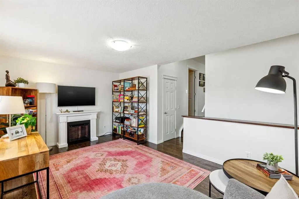 242 Cougar Plateau Mews SW