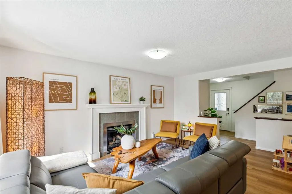 242 Cougar Plateau Mews SW