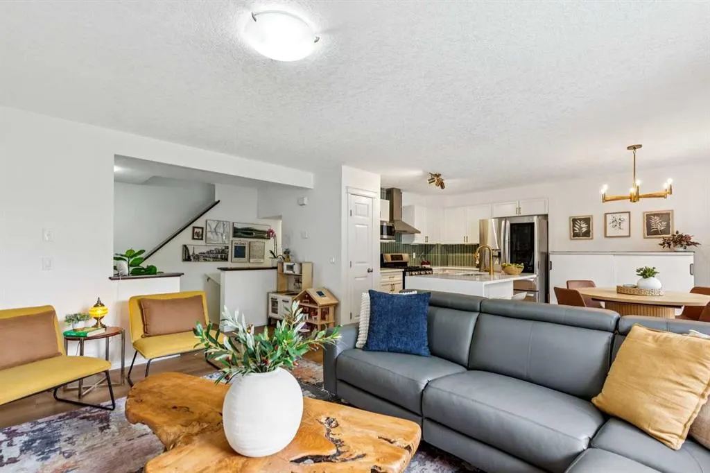 242 Cougar Plateau Mews SW