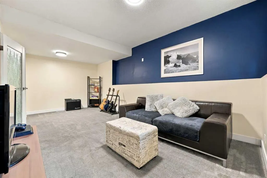 71 Hawkhill Way NW