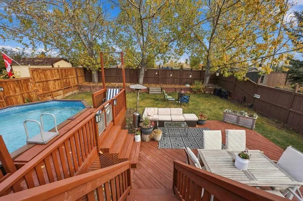 71 Hawkhill Way NW