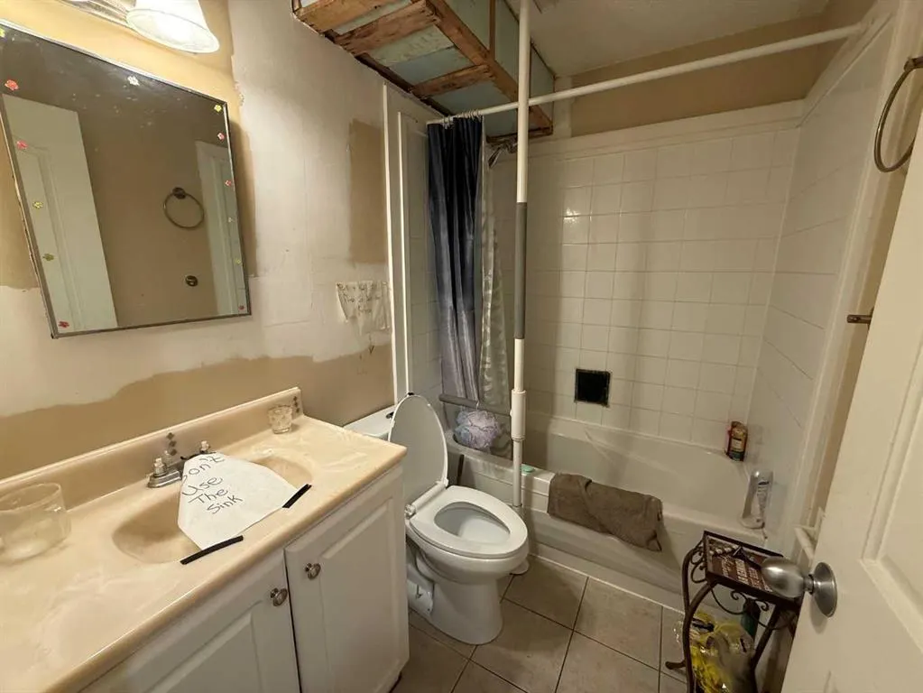 4904 54 Street #202
