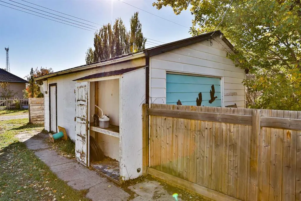 124 2 Avenue S