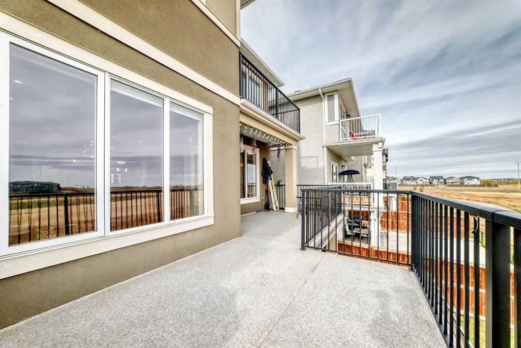 260 Corner Meadows Manor NE