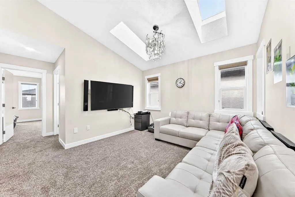 260 Corner Meadows Manor NE
