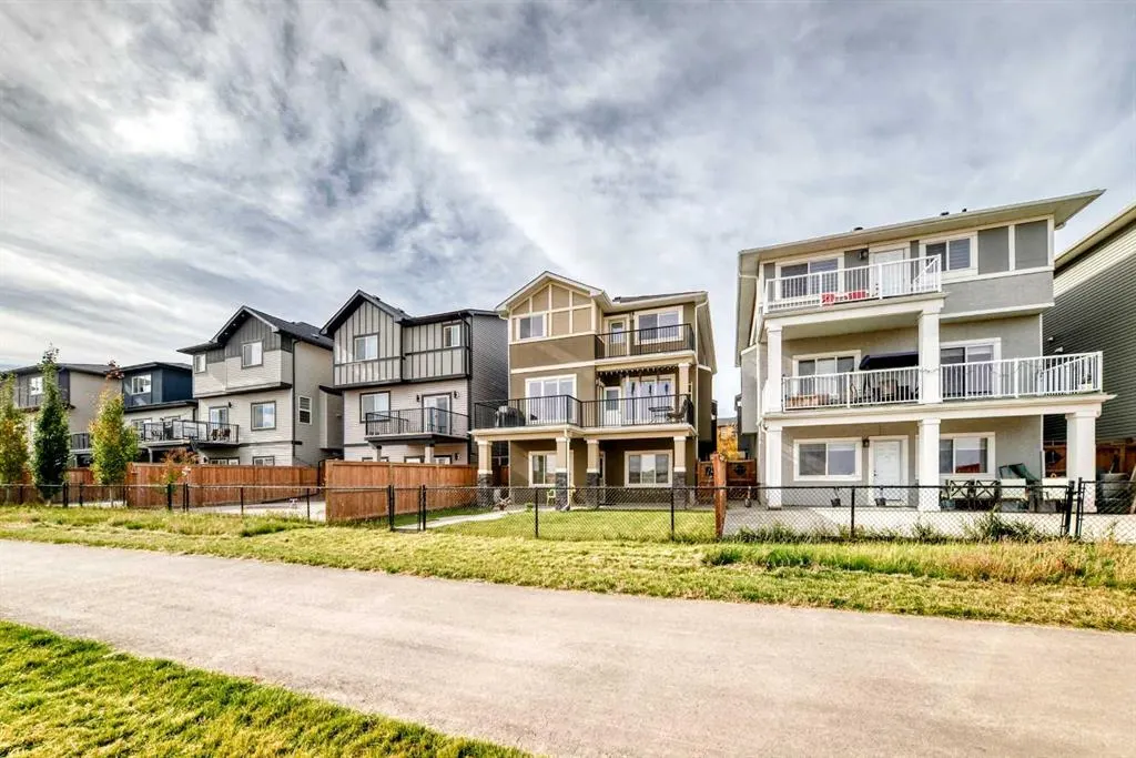 260 Corner Meadows Manor NE