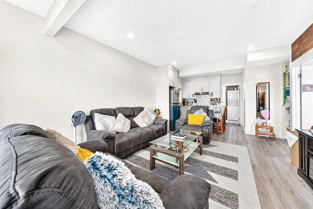 260 Corner Meadows Manor NE