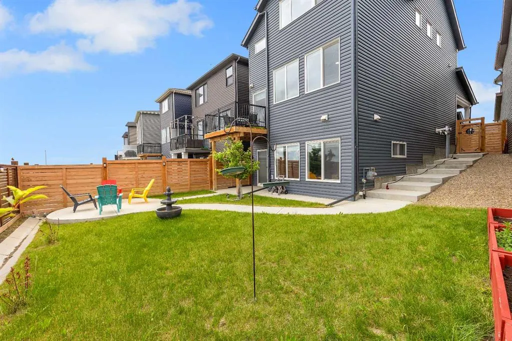176 Howse Crescent NE