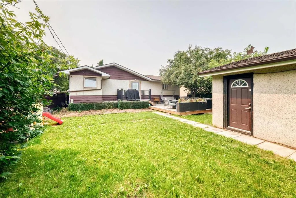 3313 42A Avenue Close