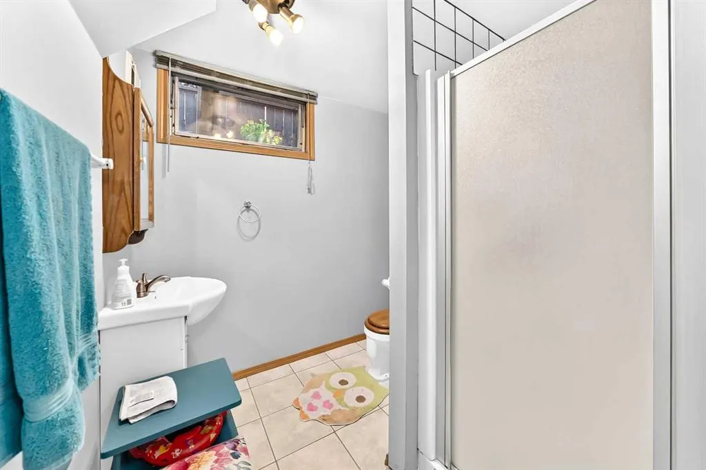 3313 42A Avenue Close