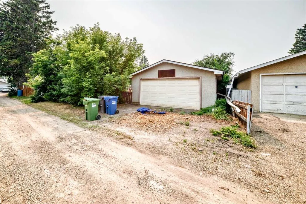3313 42A Avenue Close