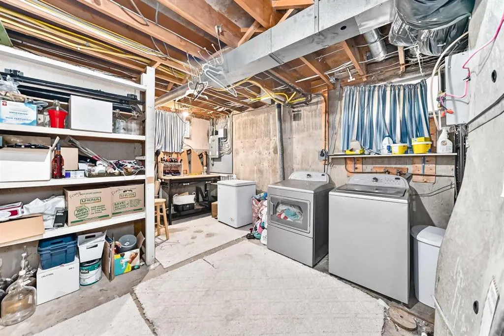 3313 42A Avenue Close
