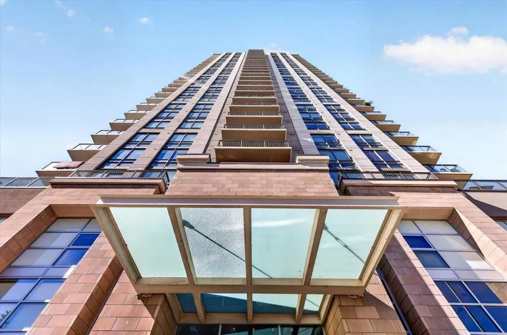 1111 10 Street SW #2406