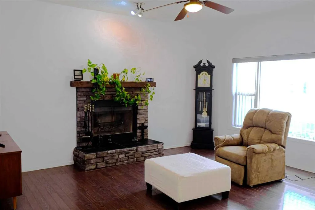 13 Tuscany Ridge Mews NW
