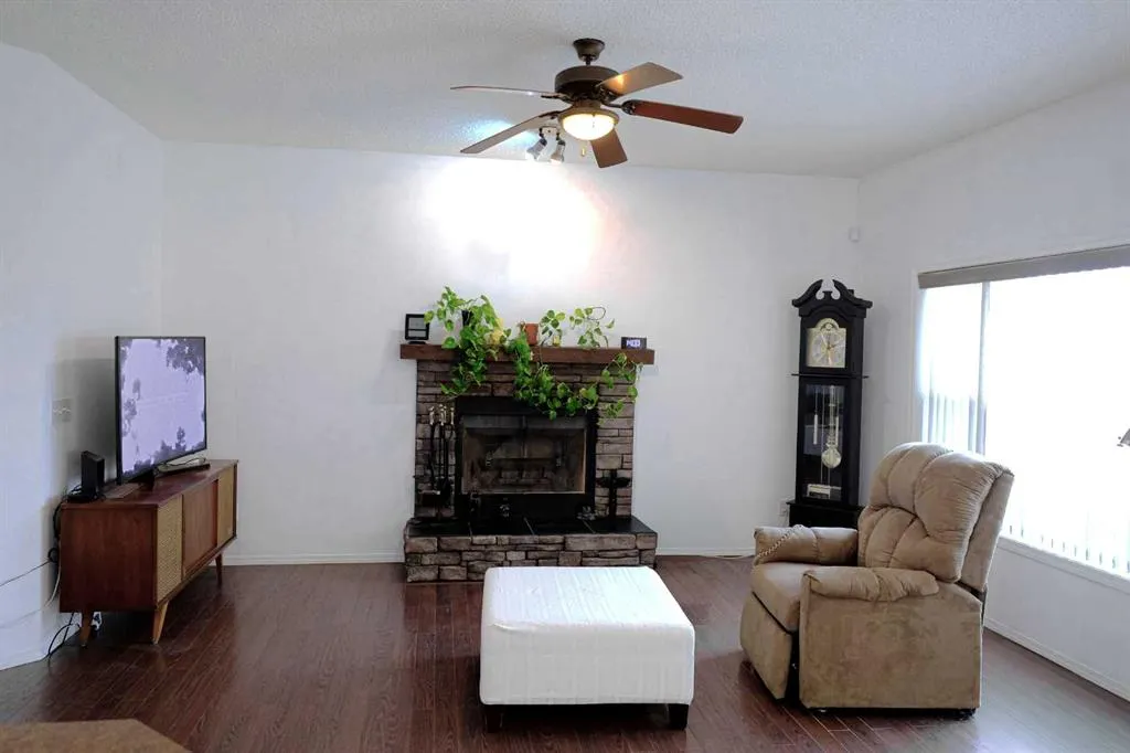 13 Tuscany Ridge Mews NW