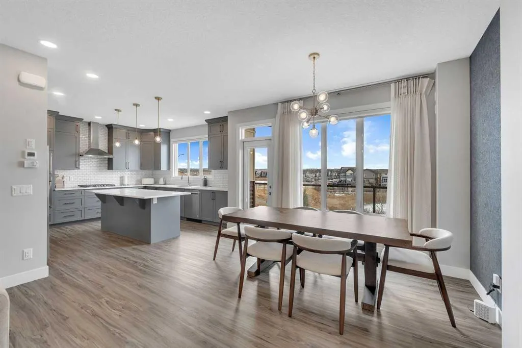 81 Carringvue Manor NW