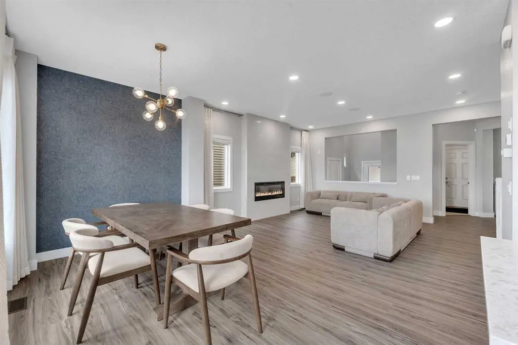 81 Carringvue Manor NW