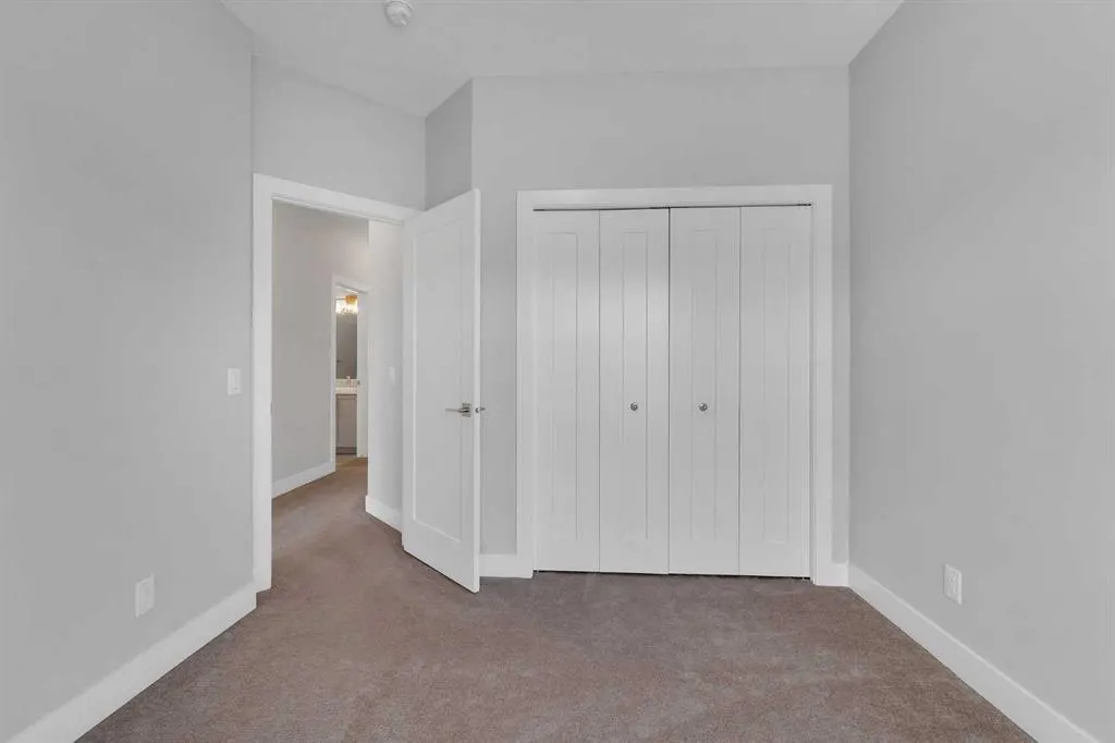 81 Carringvue Manor NW