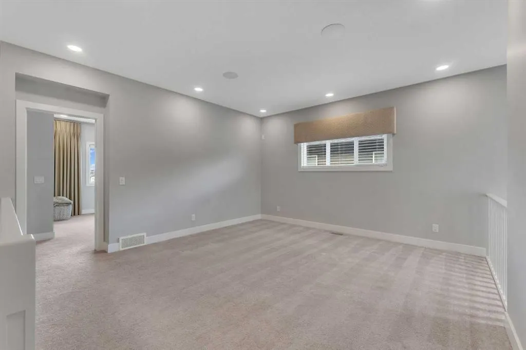 81 Carringvue Manor NW