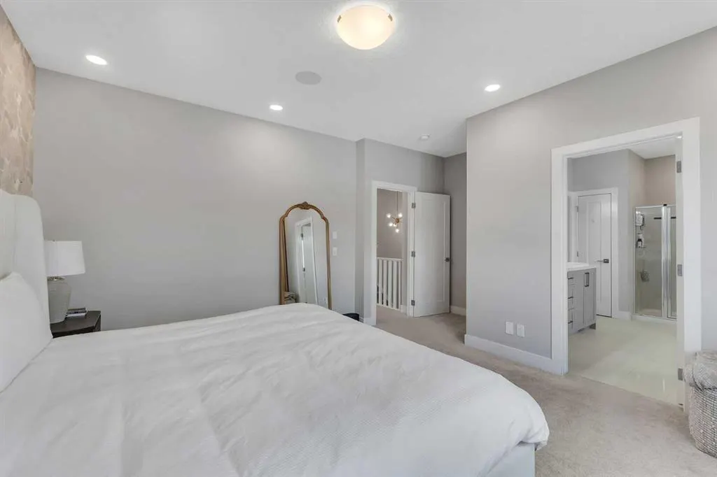 81 Carringvue Manor NW