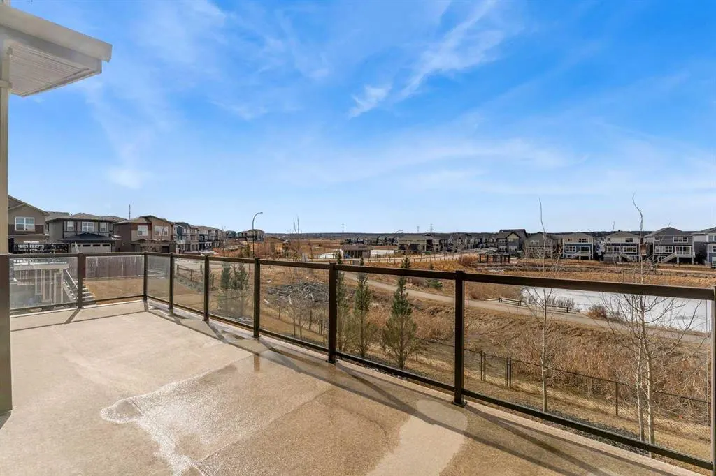 81 Carringvue Manor NW