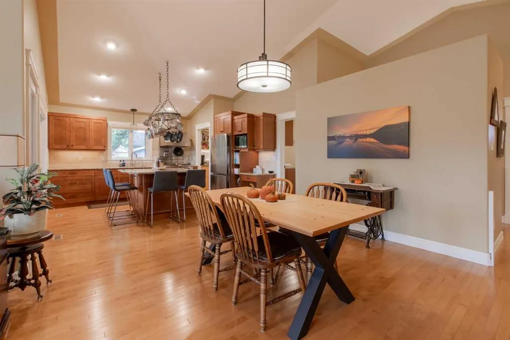 4 Canyoncrest Point W