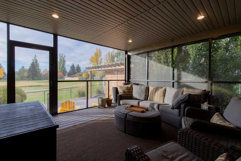 4 Canyoncrest Point W
