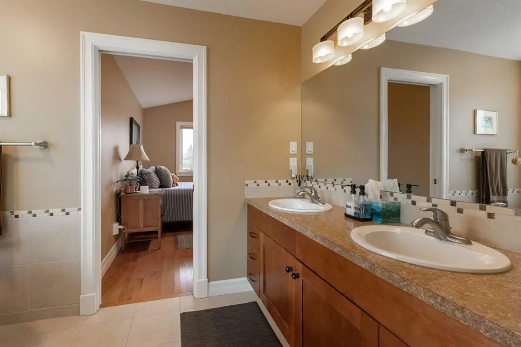 4 Canyoncrest Point W