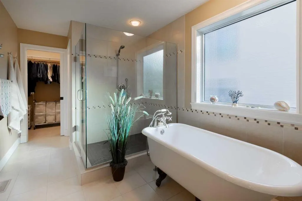 4 Canyoncrest Point W