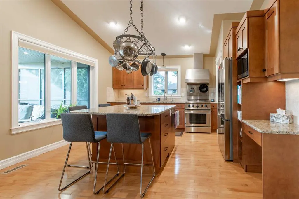 4 Canyoncrest Point W