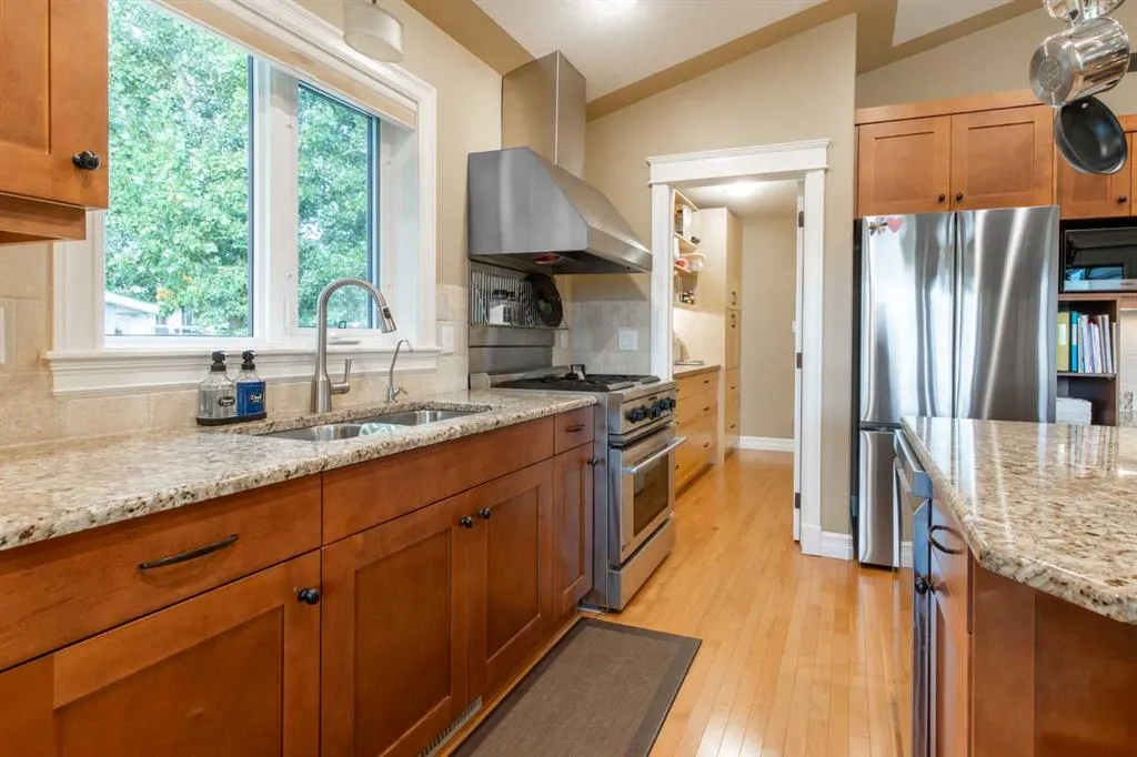 4 Canyoncrest Point W