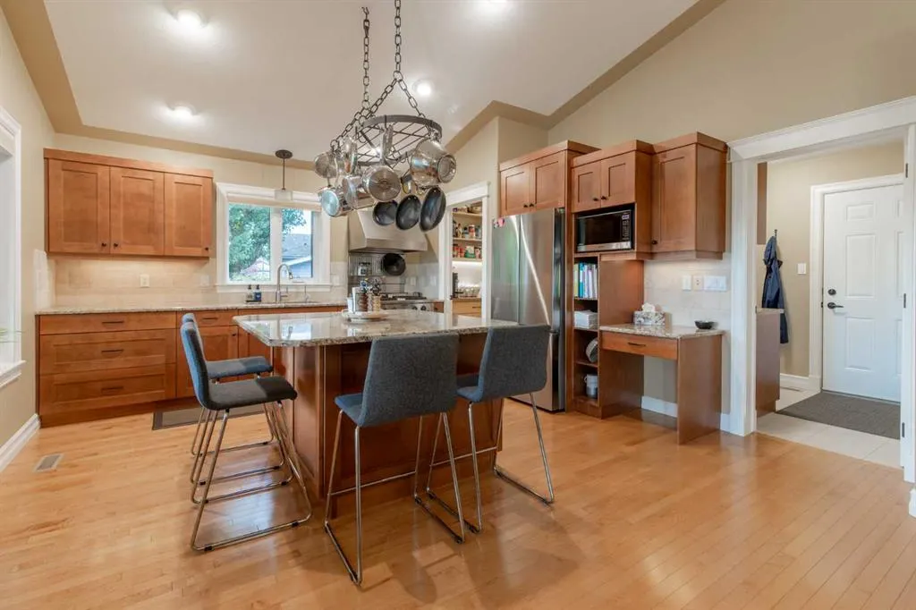 4 Canyoncrest Point W
